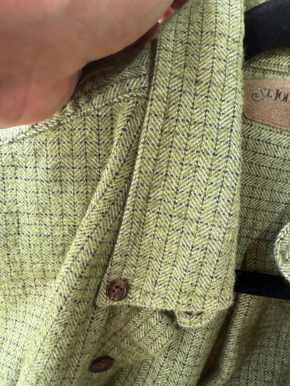 St. John's Bay Green Casual Shirt Green Sz. M